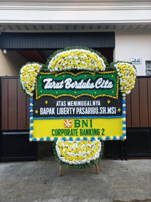 Papan Bunga Duka di Parado
