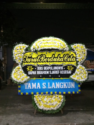 Papan Bunga Duka di Parado