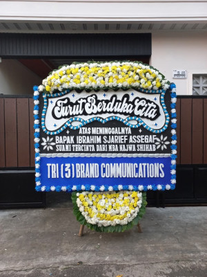 Papan Bunga Duka di Parado